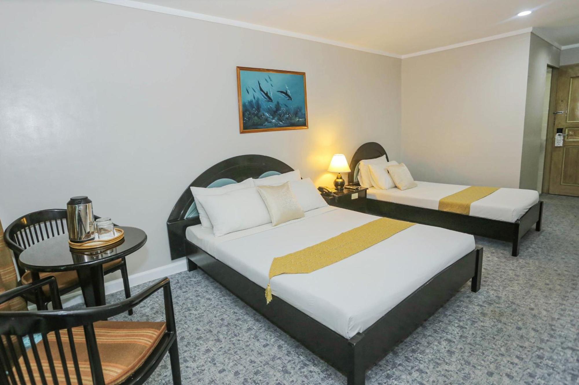 Holiday Plaza Hotel - Cebu ภายนอก รูปภาพ