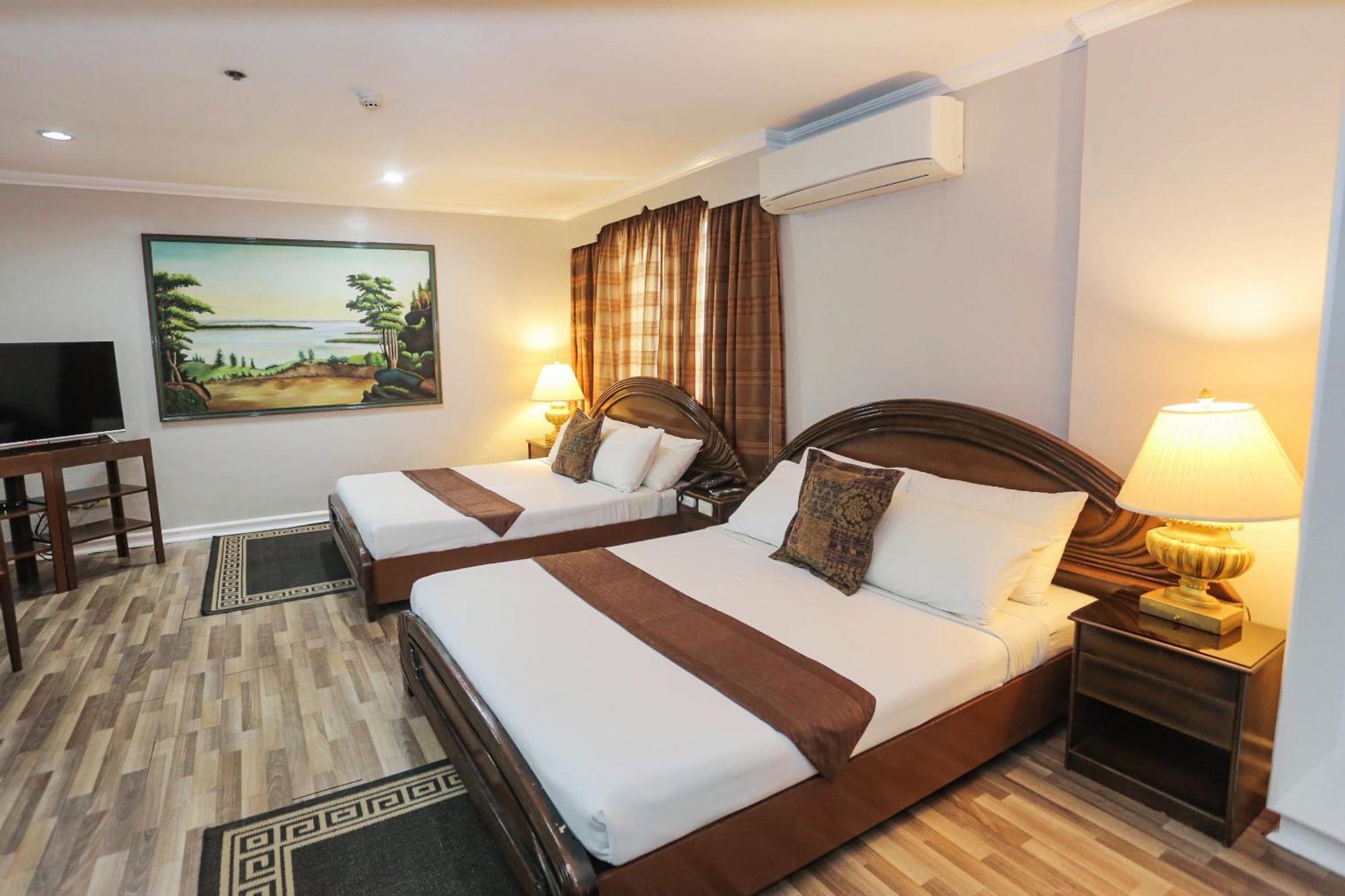 Holiday Plaza Hotel - Cebu ภายนอก รูปภาพ