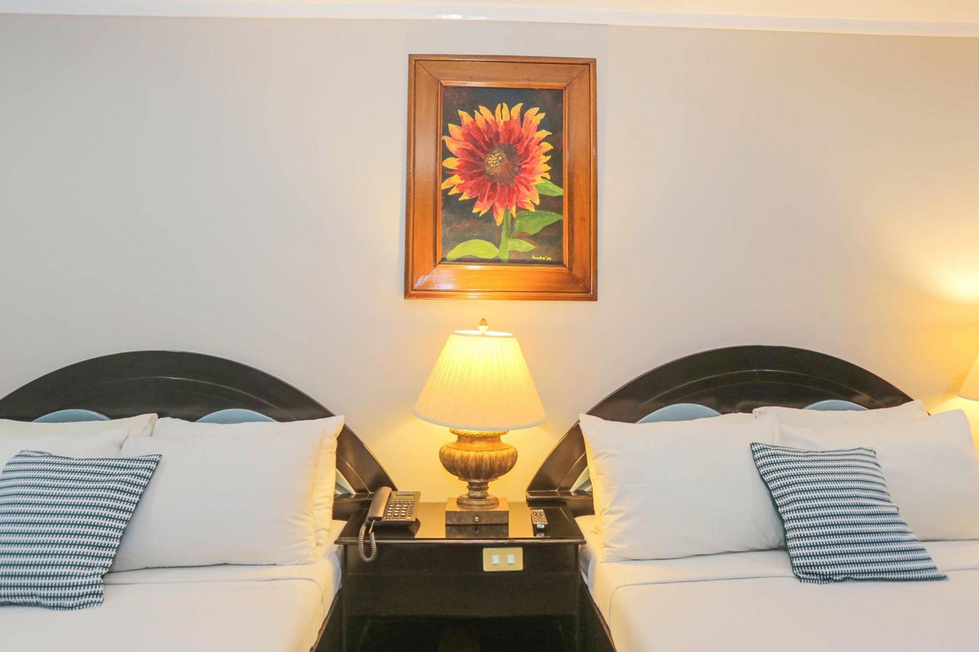 Holiday Plaza Hotel - Cebu ภายนอก รูปภาพ