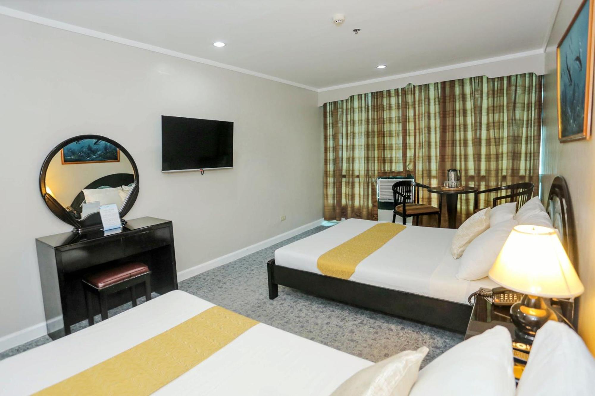 Holiday Plaza Hotel - Cebu ภายนอก รูปภาพ