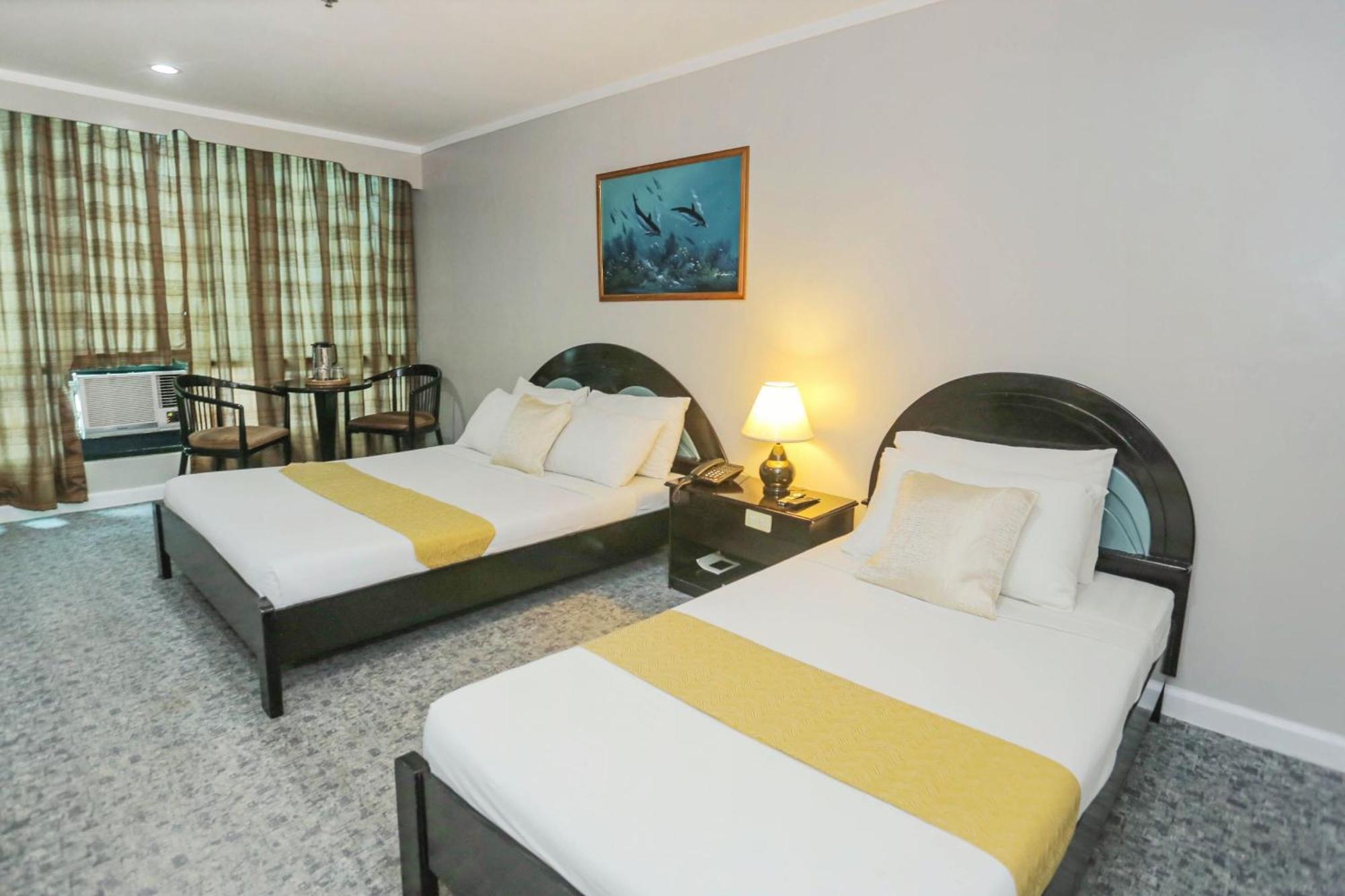 Holiday Plaza Hotel - Cebu ภายนอก รูปภาพ