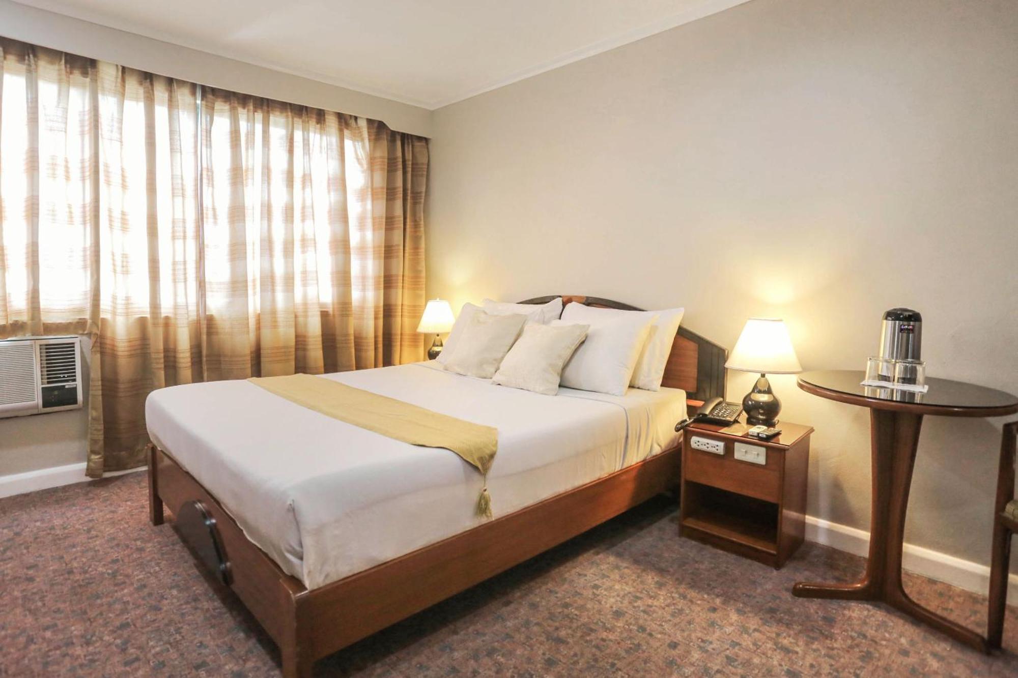 Holiday Plaza Hotel - Cebu ภายนอก รูปภาพ