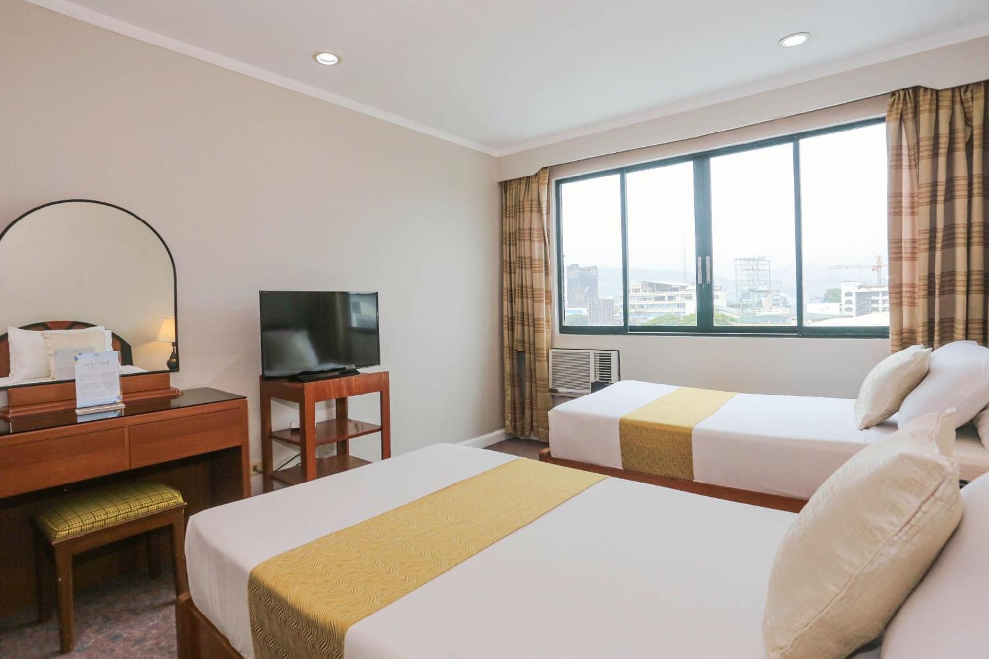 Holiday Plaza Hotel - Cebu ภายนอก รูปภาพ