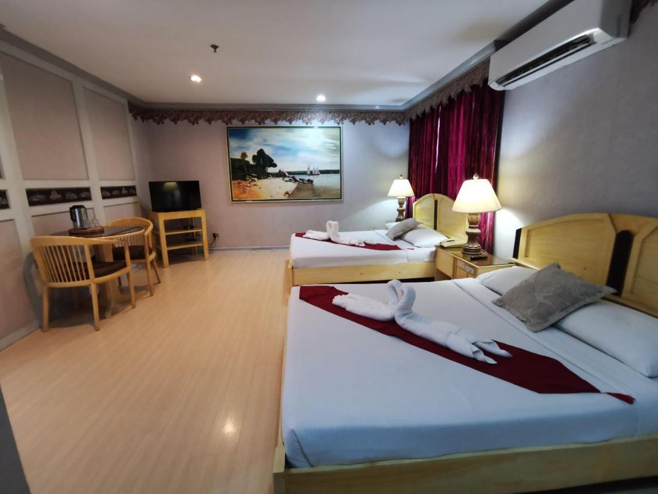 Holiday Plaza Hotel - Cebu ภายนอก รูปภาพ