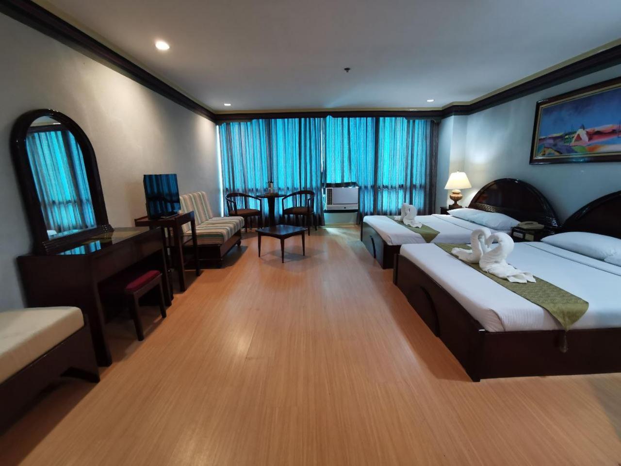 Holiday Plaza Hotel - Cebu ภายนอก รูปภาพ