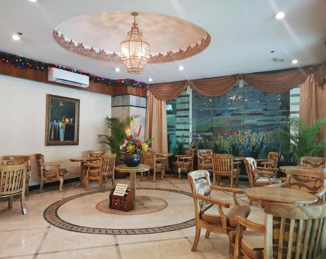 Holiday Plaza Hotel - Cebu ภายนอก รูปภาพ