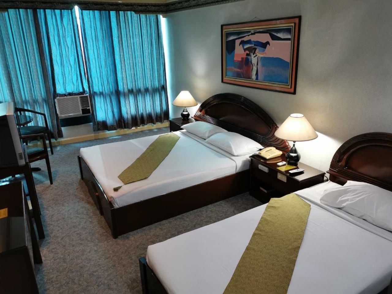 Holiday Plaza Hotel - Cebu ภายนอก รูปภาพ